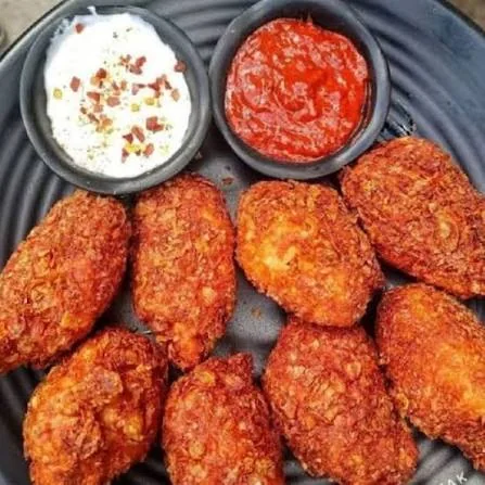 Crispy fried momos